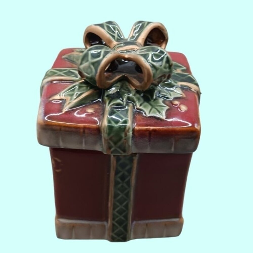Ceramic canister a wrapped present 3d bow lid